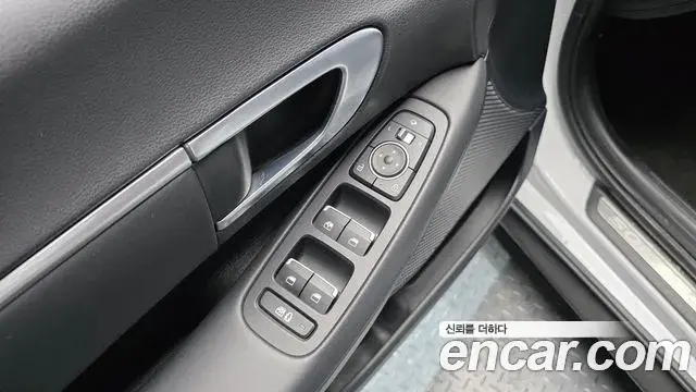Hyundai Sonata Hybrid 2021 — Photo 19/20