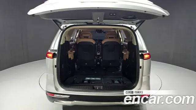 Kia Carnival 2022 — Photo 19/20