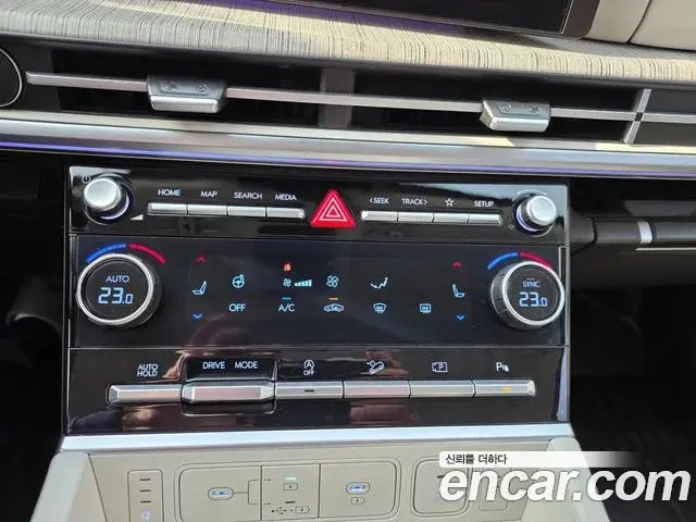 Hyundai Santa Fe 2023 — Photo 18/20