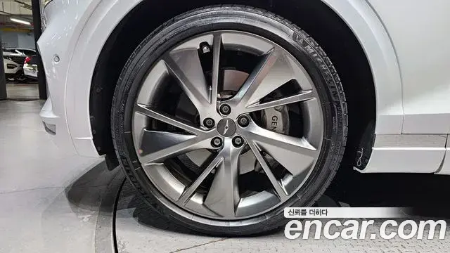 Genesis GV70 2023 — Photo 2/20