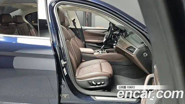 BMW 5 Series 2020 — Şəkil 17/20