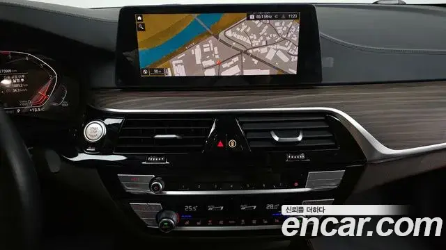 BMW 5 Series 2020 — Şəkil 10/20