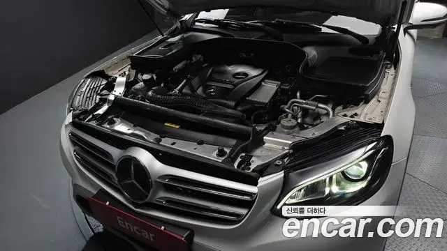 Mercedes-Benz GLC-Class 2018 — ფოტო 13/20