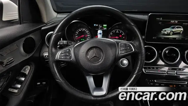 Mercedes-Benz GLC-Class 2018 — ფოტო 15/20