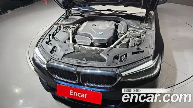 BMW 5 Series 2020 — Photo 14/20