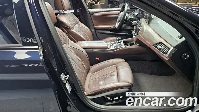 BMW 5 Series 2020 — Photo 13/20