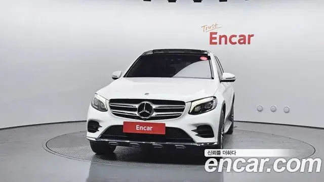 Mercedes-Benz GLC-Class 2019 — Photo 9/20