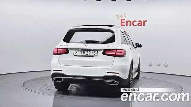 Mercedes-Benz GLC-Class 2019 — Photo 6/20