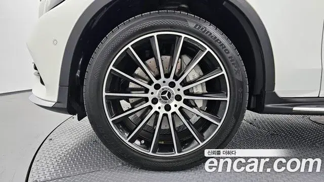 Mercedes-Benz GLC-Class 2019 — Photo 18/20
