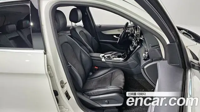 Mercedes-Benz GLC-Class 2019 — Photo 10/20