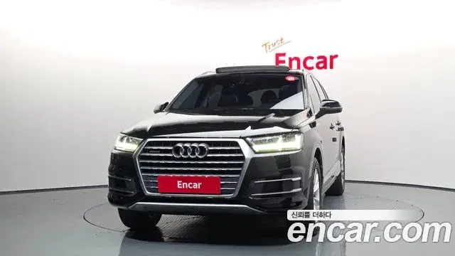 Audi Q7 2019 — Фото 2/20