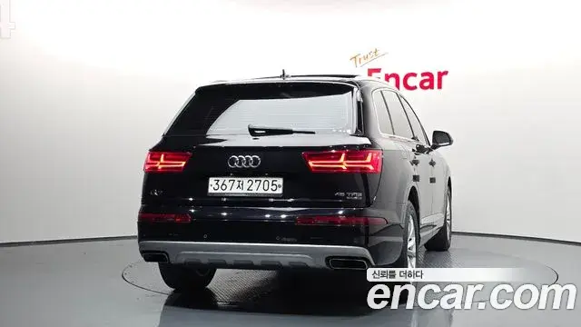 Audi Q7 2019 — Фото 3/20