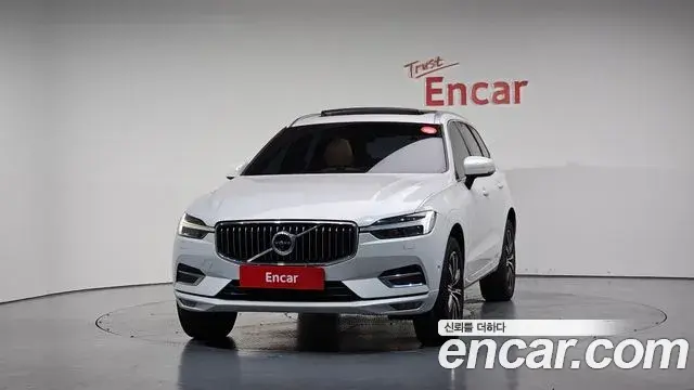 Volvo XC60 2021 — ფოტო 11/20