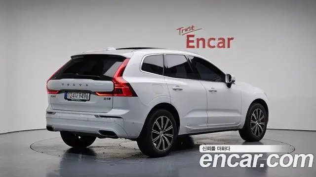 Volvo XC60 2021 — ფოტო 3/20