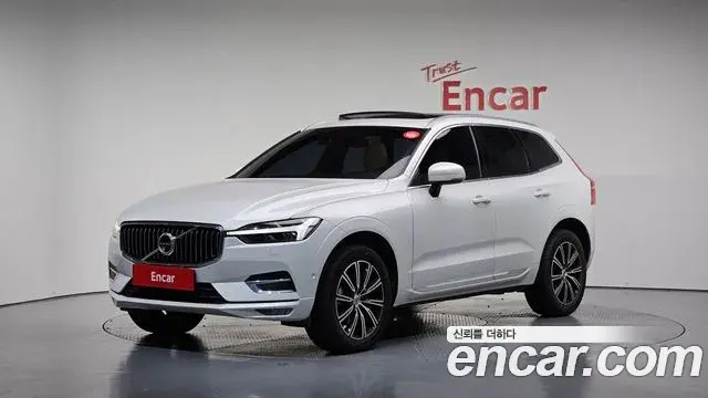 Volvo XC60 2021 — ფოტო 14/20