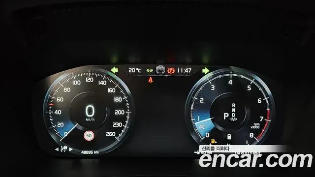 Volvo XC60 2021 — ფოტო 12/20