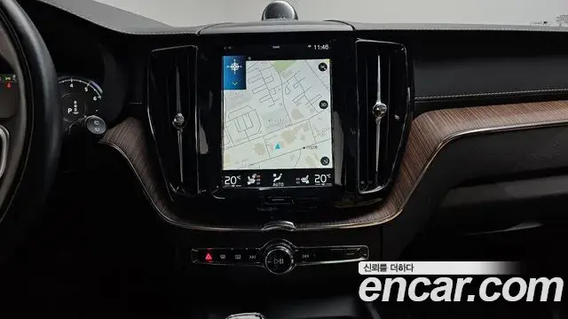 Volvo XC60 2021 — ფოტო 1/20