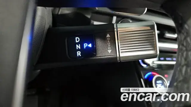 Hyundai Santa Fe 2023 — ფოტო 18/20