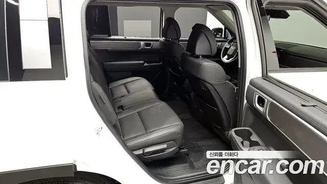 Hyundai Santa Fe 2023 — ფოტო 11/20