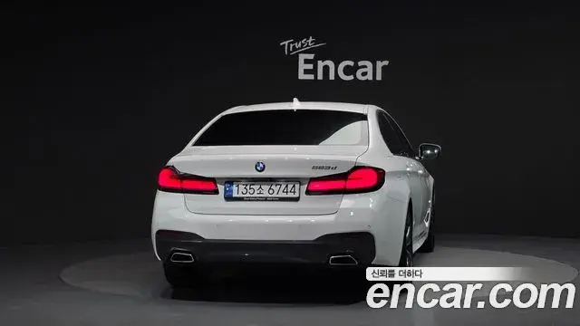 BMW 5 Series 2022 — Şəkil 11/20