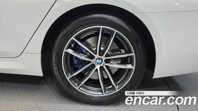 BMW 5 Series 2022 — Şəkil 13/20