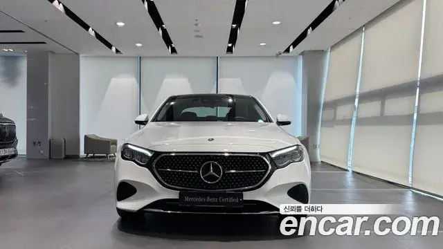 Mercedes-Benz E-Class 2025 — ფოტო 8/20