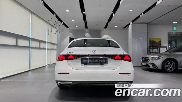 Mercedes-Benz E-Class 2025 — ფოტო 12/20