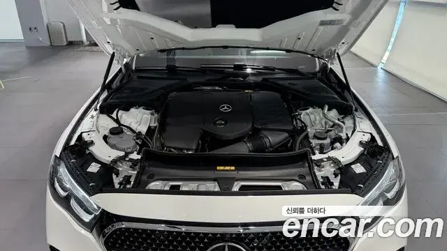 Mercedes-Benz E-Class 2025 — ფოტო 16/20