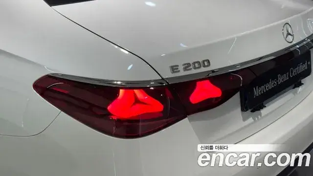 Mercedes-Benz E-Class 2025 — ფოტო 14/20