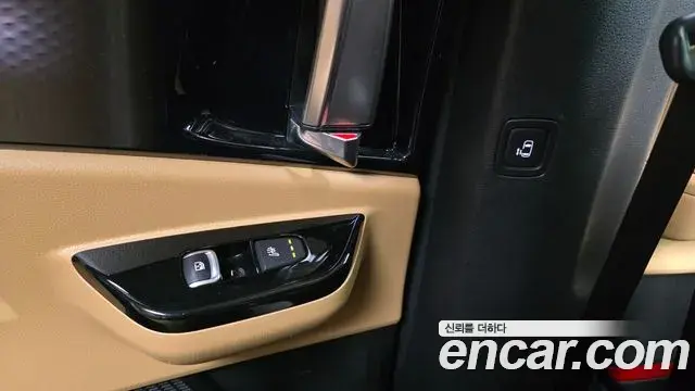 Kia Carnival 2021 — Фото 18/20