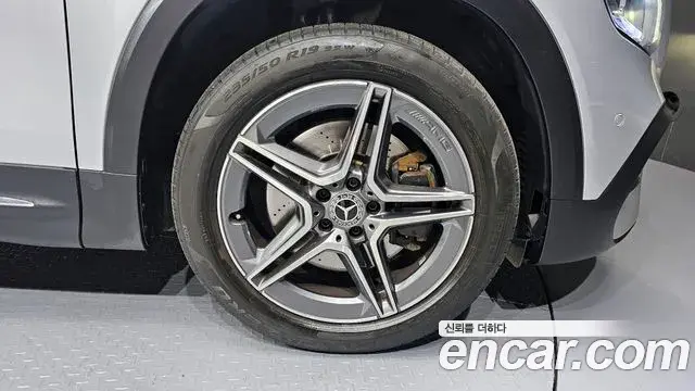 Mercedes-Benz GLB-Class 2020 — ფოტო 18/20