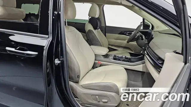 Kia Carnival 2024 — Photo 8/20