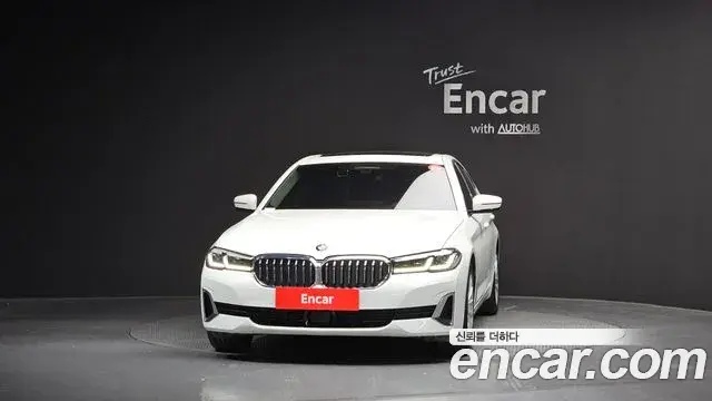 BMW 5 Series 2020 — Photo 9/20