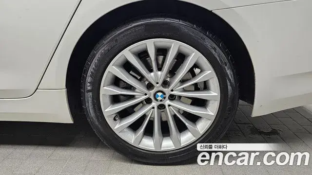BMW 5 Series 2020 — Photo 19/20