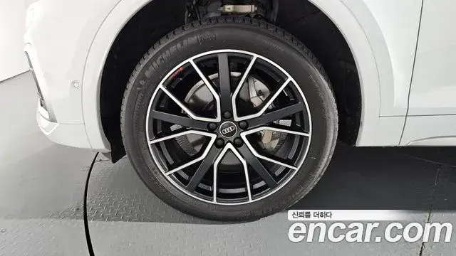 Audi Q5 2023 — Photo 18/20