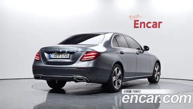 Mercedes-Benz E-Class 2018 — Şəkil 10/20