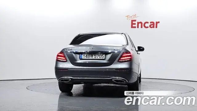 Mercedes-Benz E-Class 2018 — Şəkil 19/20