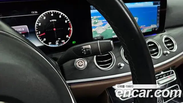Mercedes-Benz E-Class 2018 — Şəkil 14/20