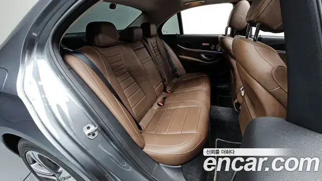 Mercedes-Benz E-Class 2018 — Şəkil 12/20
