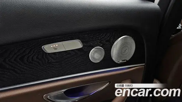Mercedes-Benz E-Class 2018 — Şəkil 17/20