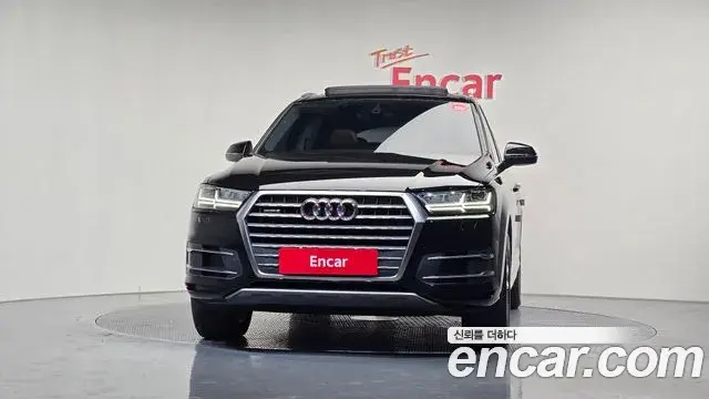 Audi Q7 2019 — ფოტო 2/20