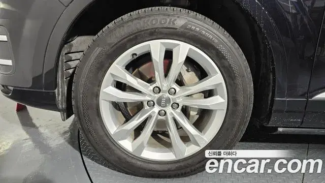 Audi Q7 2019 — ფოტო 15/20