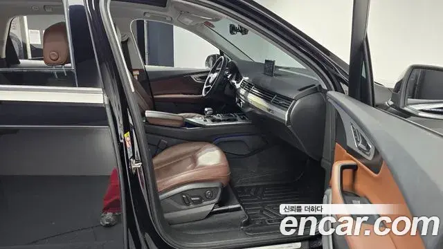 Audi Q7 2019 — ფოტო 9/20