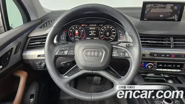 Audi Q7 2019 — ფოტო 14/20
