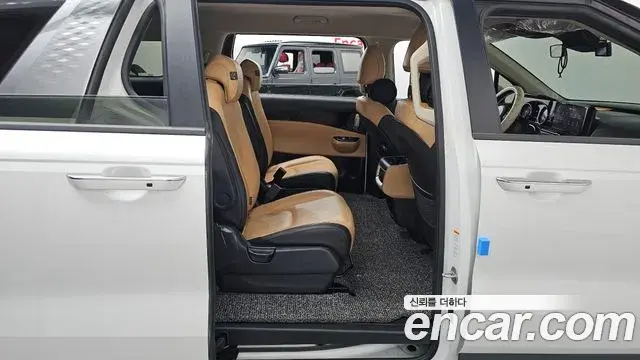 Kia Carnival 2023 — Фото 12/20