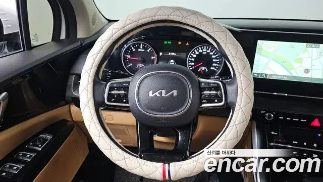 Kia Carnival 2023 — Фото 13/20