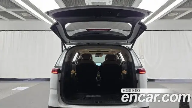 Kia Carnival 2022 — Photo 19/20