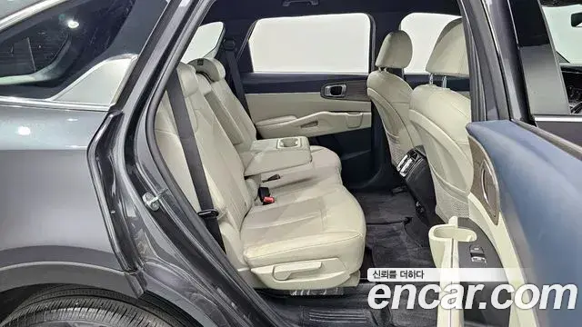 Kia Sorento 2022 — Фото 11/20