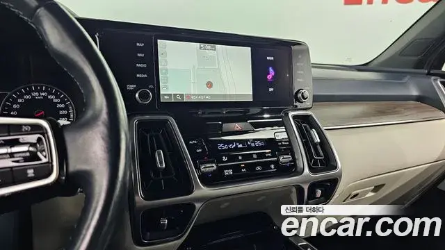 Kia Sorento 2022 — Фото 16/20