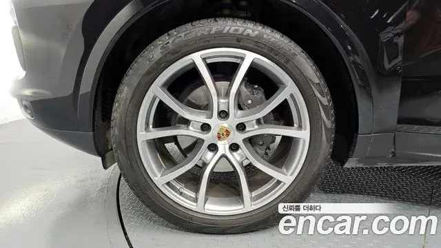 Porsche Cayenne 2023 — Şəkil 7/20